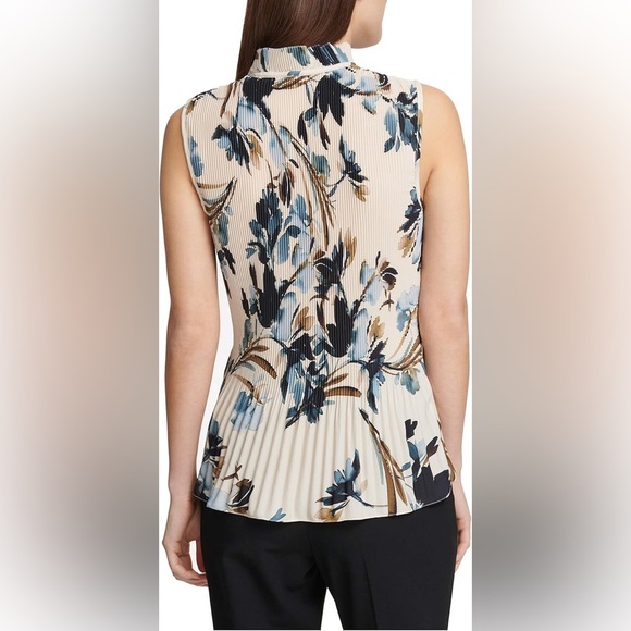 NWT💙🤎Sleeveless Pleated Top with Tie Neck - Picture 3 of 6